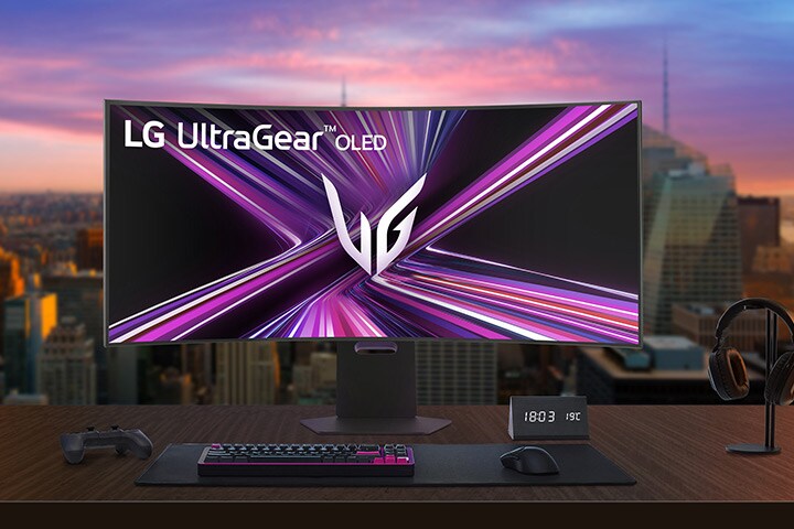 在現代風格的房間裡，LG UltraGear OLED 顯示器置於遊戲桌上。	