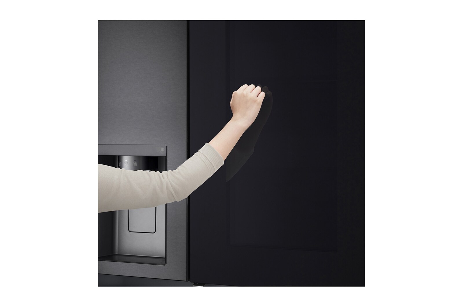 LG InstaView™敲敲看門中門冰球冰箱<br>星夜黑/734公升 (冷藏485/冷凍249), GR-QPLC82BS