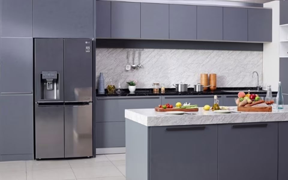 Fridge Freezer with Ice and Water Dispenser