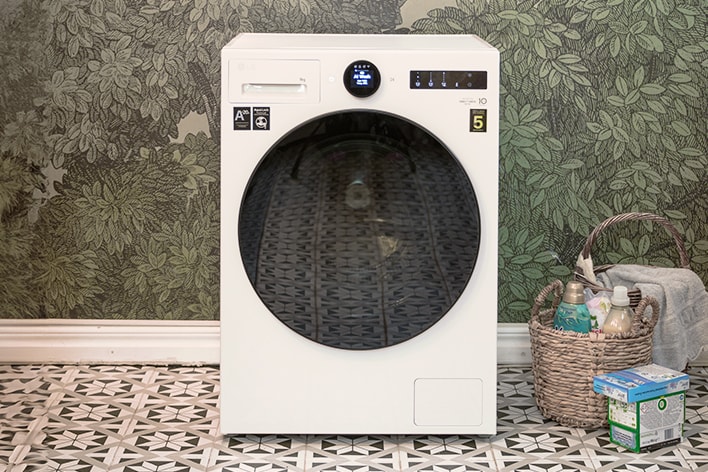 This image shows the washing machine face-to-face.