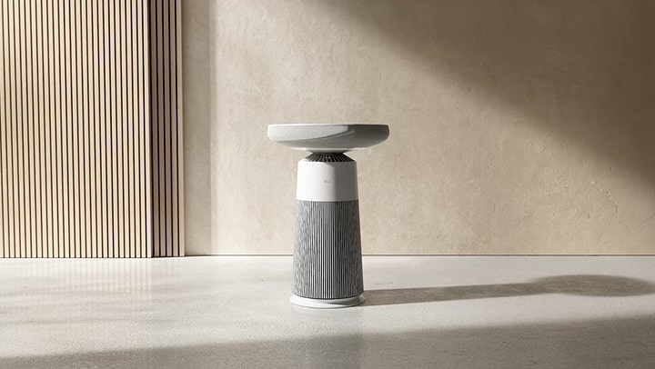 Hình ảnh loa LG Aerospeaker được đặt trong phòng sáng có ánh sáng mặt trời.