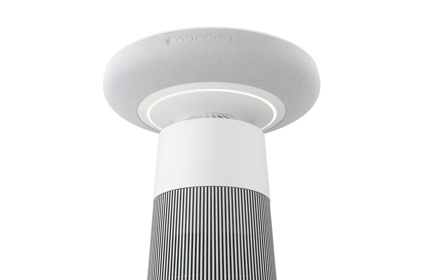 Góc nhìn từ trên xuống của LG PuriCare™ Aerospeaker với tấm sạc không dây hình tròn