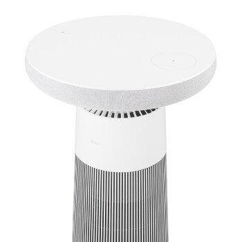 Góc nhìn từ trên xuống của LG PuriCare™ Aerospeaker làm nổi bật bề mặt trên nhẵn mịn