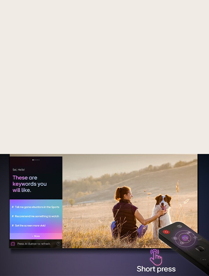 Điều khiển LG AI Magic đặt trước màn hình TV LG. Trên màn hình hiển thị lời chào từ LG AI cùng các từ khóa được cá nhân hóa dựa trên lịch sử tìm kiếm và xem của người dùng. Bên cạnh điều khiển là biểu tượng và nhãn hiển thị tính năng AI Concierge, cho thấy cách truy cập dễ dàng chỉ với một lần nhấn nút AI.