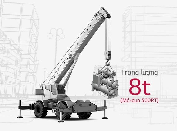 Một cần cẩu đơn điệu đang nâng Máy làm lạnh mô-đun LG được dán nhãn 'trọng lượng 8t (Mô-đun 500RT)' bên cạnh máy làm lạnh.