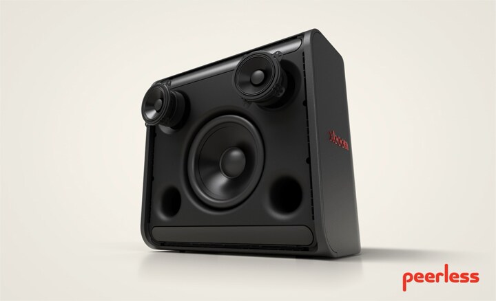 Các linh kiện bên trong xboom Stage 301 được hiển thị, bao gồm cả loa woofer và midrange. Các midrange chuyển động nhịp nhàng và rung theo nhịp điệu.