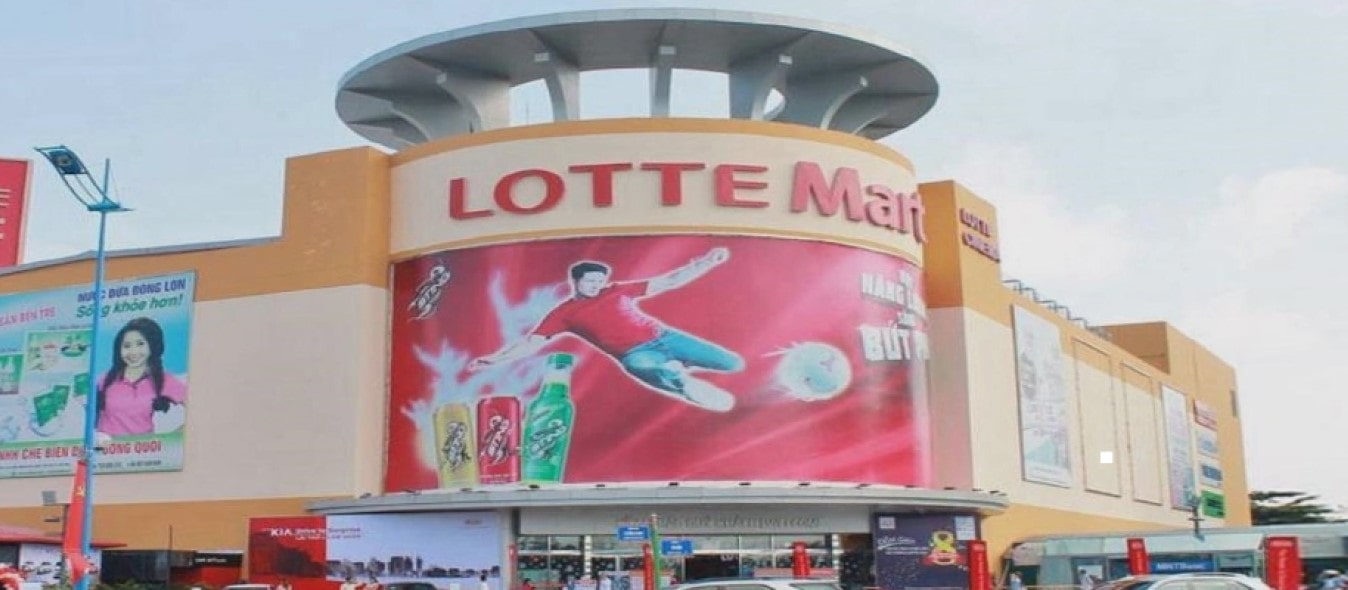 Toàn cảnh Lotte Mart ở Vũng Tàu, nơi treo băng rôn quảng cáo lớn bên ngoài tòa nhà.