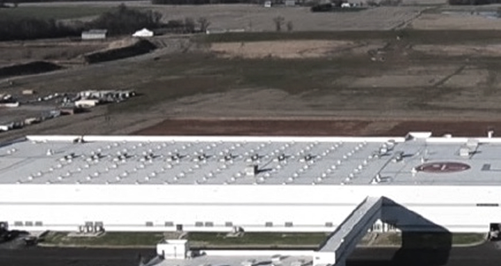 Industrial site commissioning process with engineers conducting training sessions, part of LG lifecycle management services.