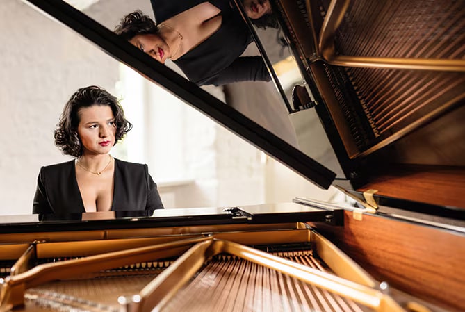 Khatia Buniatishvili is playing the piano.