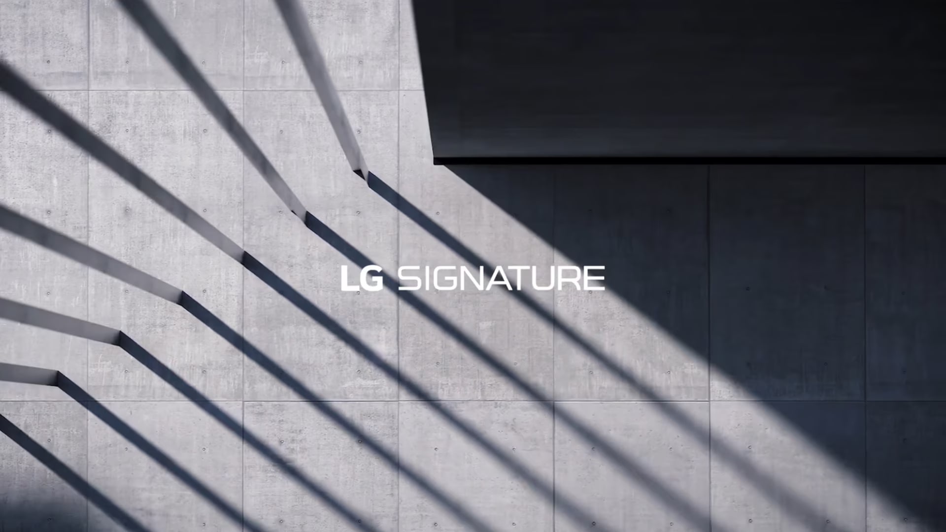 A short video showcasing LG SIGNATURE's grandeur, craftsmanship and innovation. (play the video)