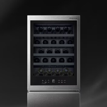 Image of the LG SIGNATURE Wine Cellar showing the glass front.