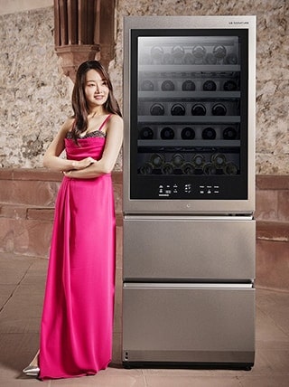 Bomsori stood next to an LG SIGNATURE Wine Cellar.