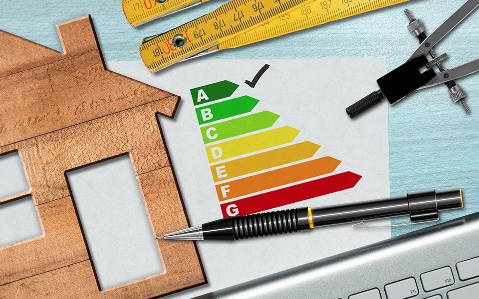 Hledejte energeticky úspornou chladničku s mrazničkou třídy A, abyste ušetřili co nejvíce energie.