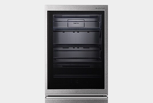 Front view of LG SIGNATURE Bottom Freezer.