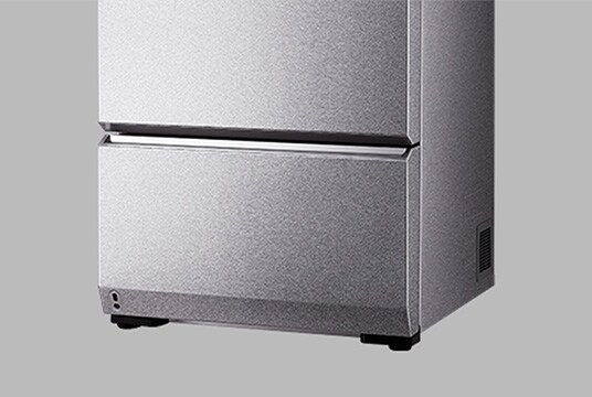 Bottom view of LG SIGNATURE Bottom Freezer.