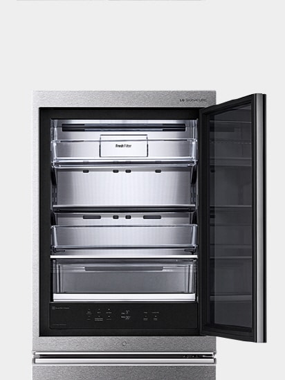 Close shot of LG SIGNATURE Bottom Freezer's instaview door.