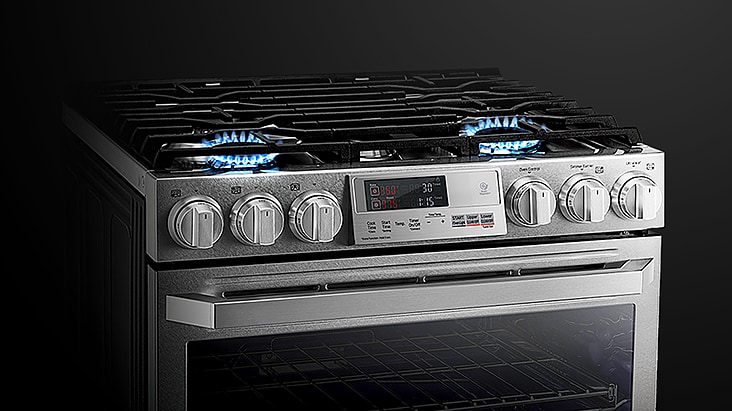 dual fuel range with both gas cooktop and electric oven of LG SIGNATURE Oven Range