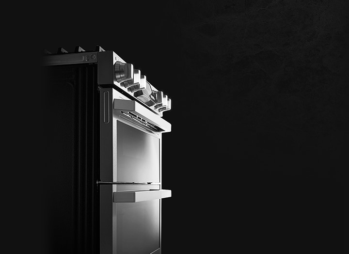 Sleek professional metal body of LG SIGNATURE Oven Range