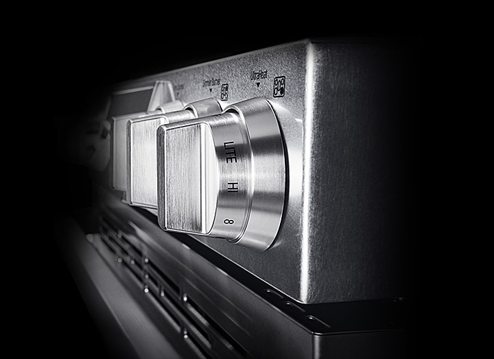 close shot of operation part with full stainless steel and scratch-resistant texture of LG SIGNATURE Oven Range