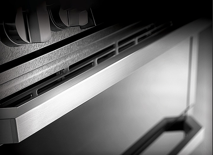 ergonomically designed 3d edge handle bar of LG SIGNATURE Oven Range