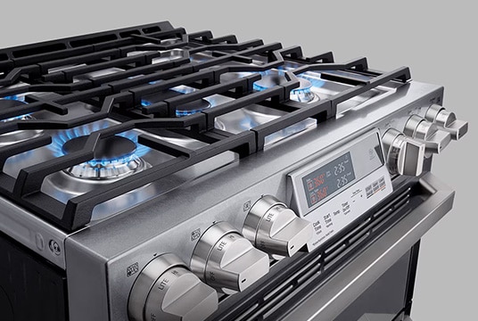 close view of gas cooktop and infrared heating component from the ceiling part of LG SIGNATURE Oven Range