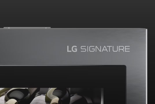 Close-up image of the top right corner of the wine cellar's door, showing the 'LG SIGNATURE’ logo engraved on the premium textured-steel material.