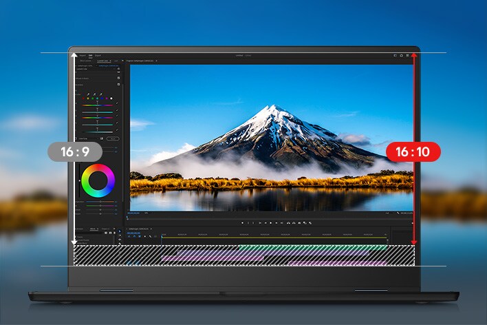 Ein Laptop, auf dessen Bildschirm eine Videobearbeitungsoberfläche mit einer atemberaubenden Berglandschaft zu sehen ist. Eine Animation, die den Übergang von einem Bildseitenverhältnis von 16:9 zu einem Bildseitenverhältnis von 16:10 hervorhebt und den erweiterten vertikalen Arbeitsbereich hervorhebt, der durch das Bildseitenverhältnis von 16:10 bereitgestellt wird.