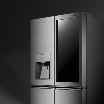 Image of the LG SIGNATURE Refrigerator showing the instaview glass door.